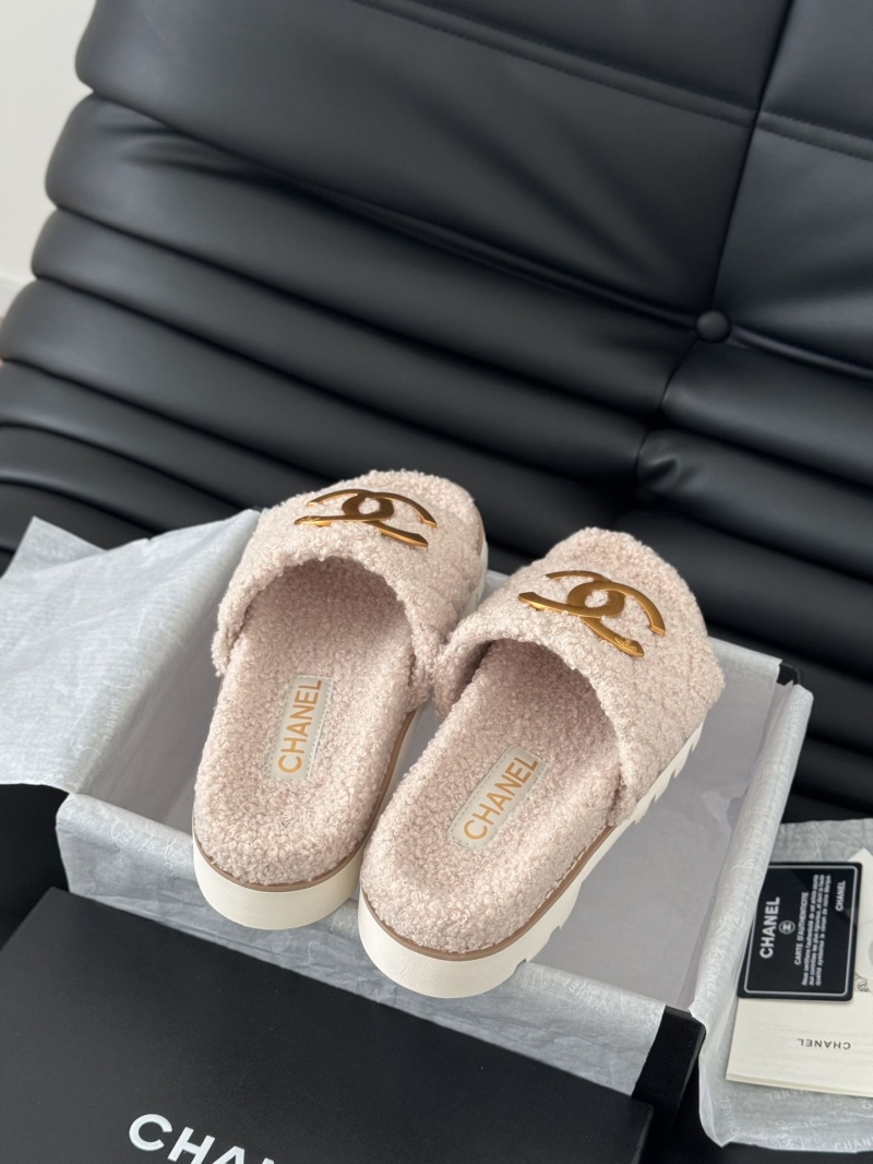 Ch**el slippers